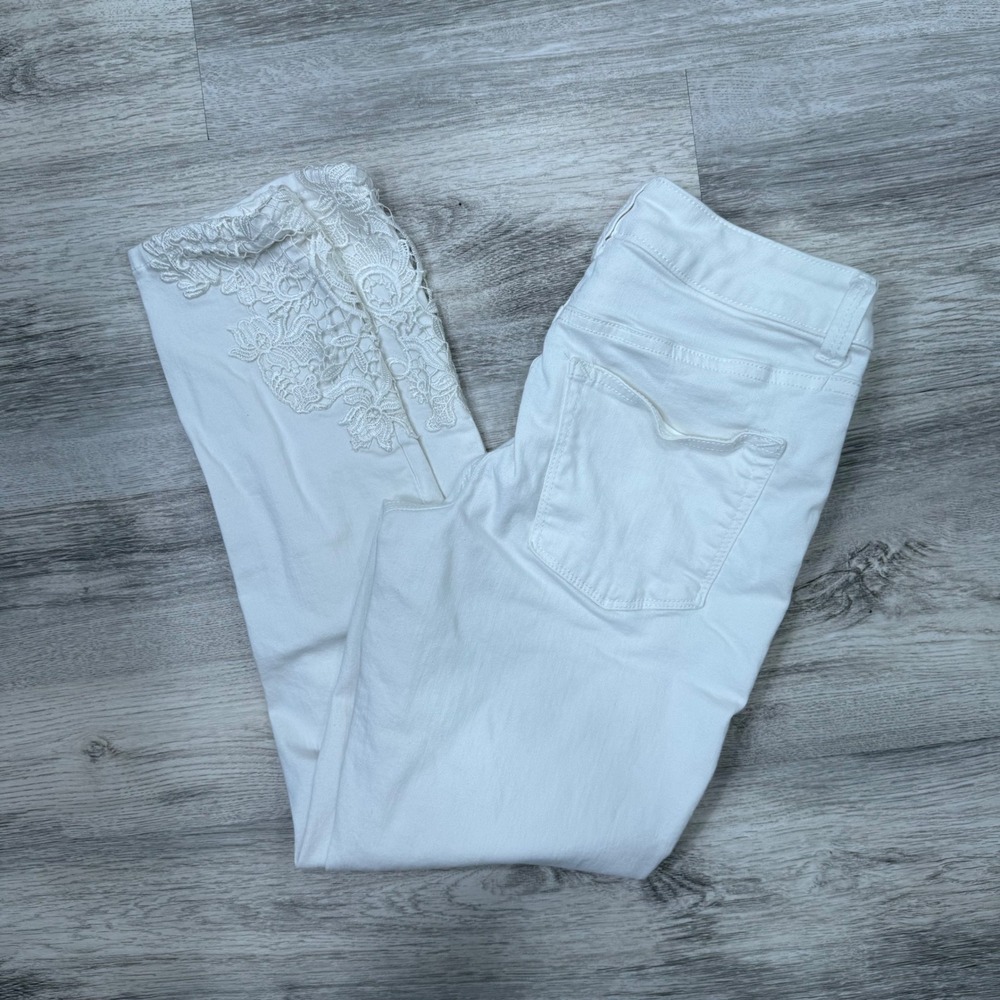 maurices White Denim Jeans Womens Size‎ 1/2 Lace Hem Cropped Casual Pants